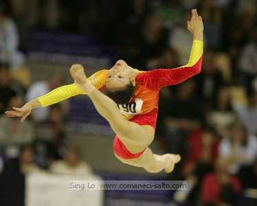 Fei Cheng floor dance split leap with arch back - Aarhus Worlds 2006