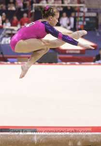 Hollie Dykes beam wolf jump - Aarhus Worlds 2006 