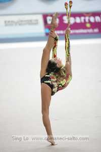 Anna Gurbanova clubs standing splits arabesque - Deventer Grand Prix 2006 Rhythmic Gymnastics