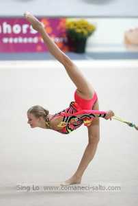 Olga Kapranova clubs arabesque oversplit - Deventer Grand Prix 2006 Rhythmic Gymnastics