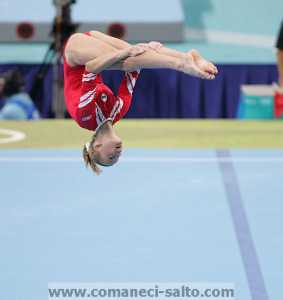 Svetlana Khorkina floor double pike - 2004 Athens Summer Olympics