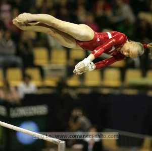 Nastia Liukin bars geinger - Aarhus Worlds 2006 