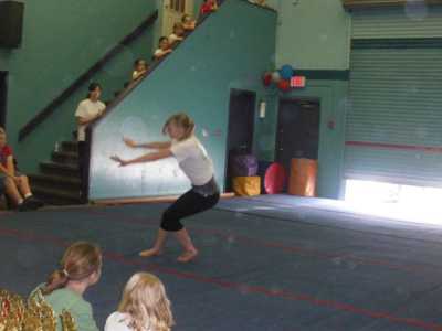 me in gymnastics and my team (Photo 53)